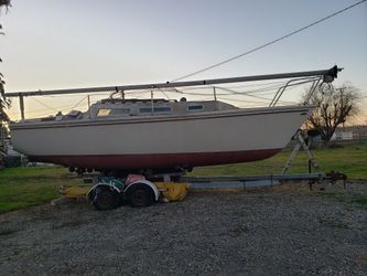 27' Catalina Sailboat With Trailer 