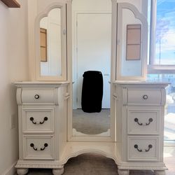 Vintage White Vanity Desk w/ Drawers and Mirrors