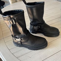 DR MARTENS size 10 LIKE NEW