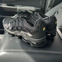 Size 10 Nike vapor maxes 