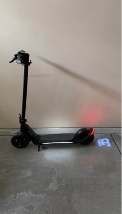 Bugatti 9.0 Electric Scooter – Good Condition – Original Box & Charger Included