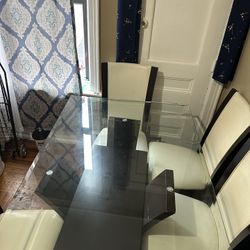 Glass Dinning Table With 4 Chairs. Expressor