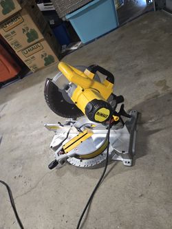 Dewalt saw dws713 works perfect no flaws