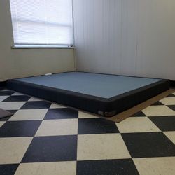 Queen size foundation - can DELIVER almost anywhere for $20 extra - gently used and in very good condition 😍