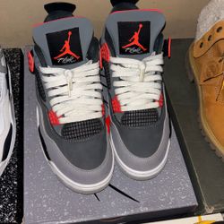 Jordan 4 Size 9