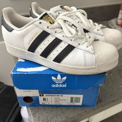 Woman’s 8.5 Adidas originals superstar sneakers 