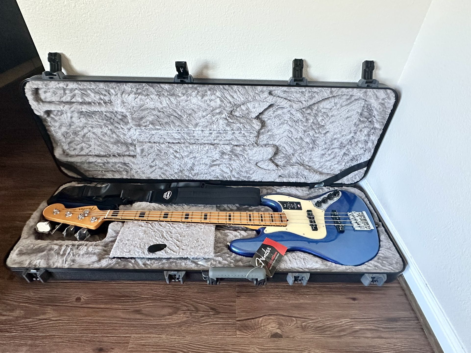 Fender American Ultra Jazz Bass (Cobra Blue, 2023)