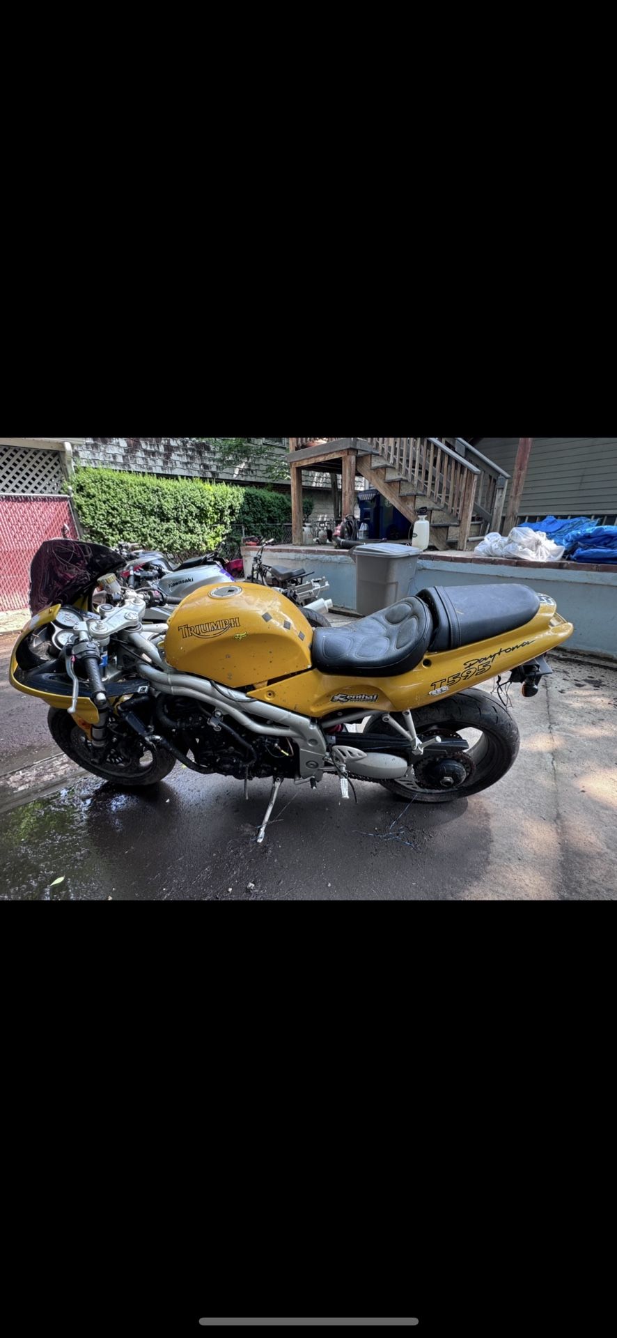 MUST GO! Triumph Daytona T595 (Parts Only)