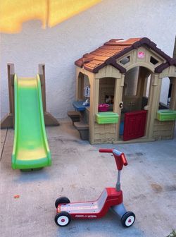 Kids play house