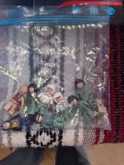 9 Lego military guys