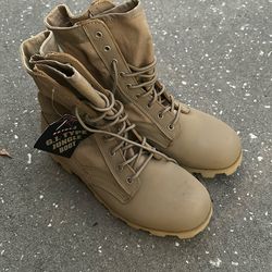 Brand New Size US 8 Khaki Jungle Boot