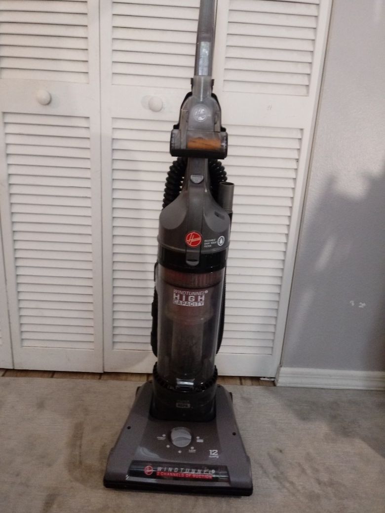 Hoover Windtunnel2 Bagless vacuum cleaner