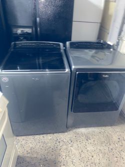 Whirlpool electric washer and gas dryer set