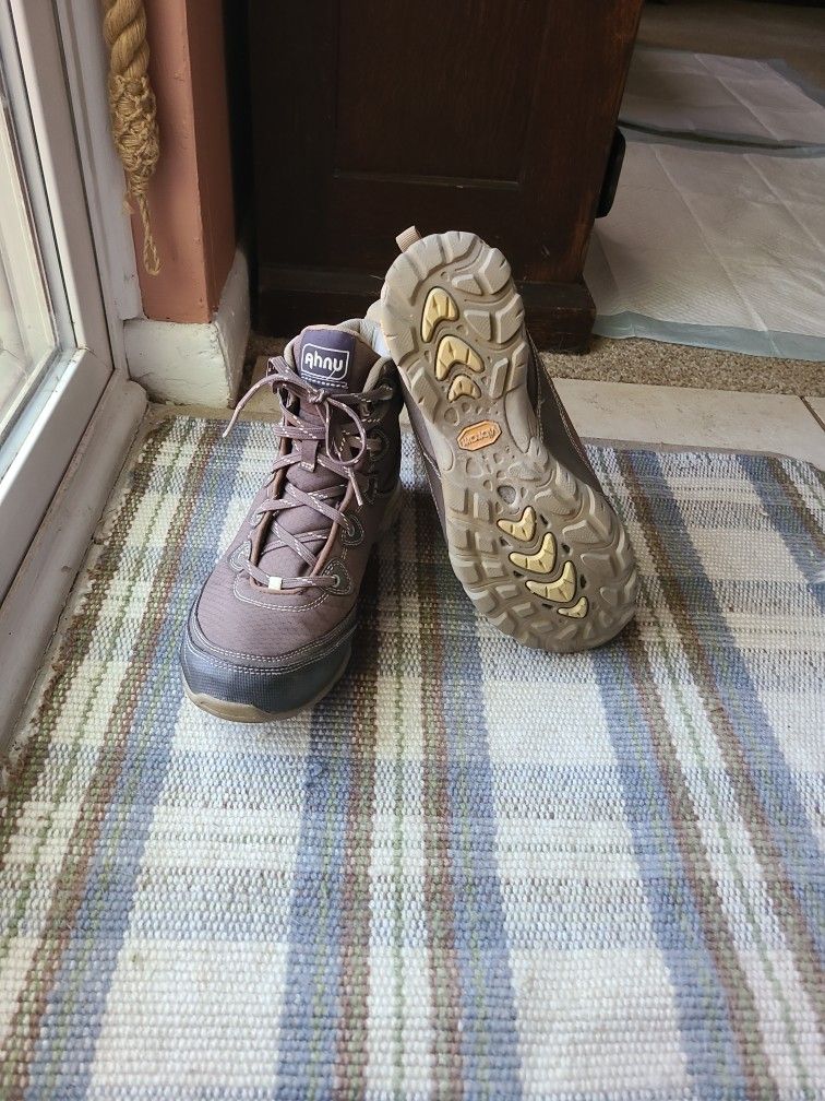 Women's Size 10 Ahnu Hiking Boots