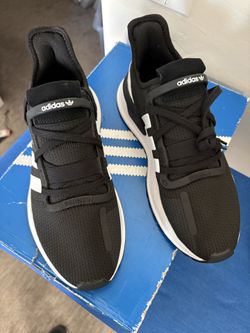 Adidas U_Path Run J Size 7 (new)
