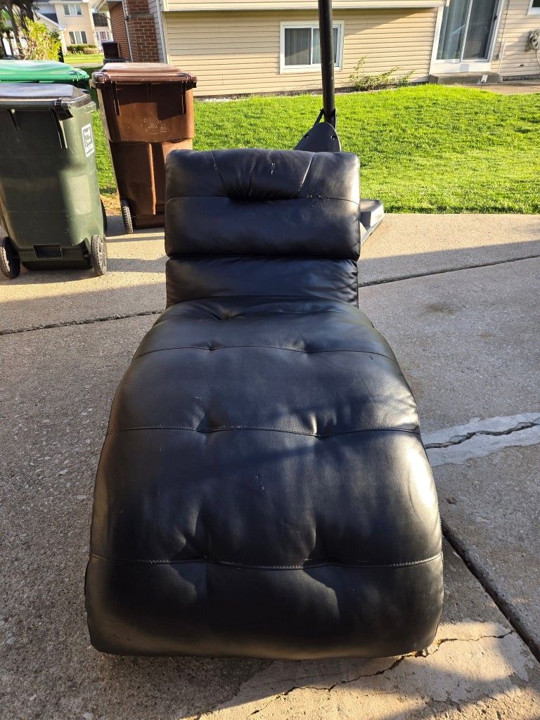 Art Van Chaise Lounge