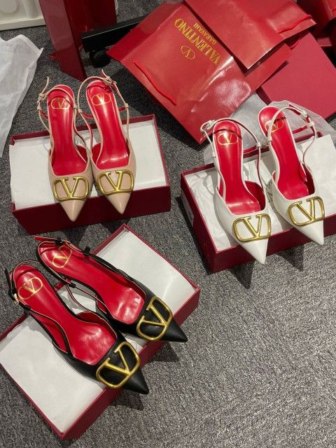 Valentino Mules 👉 3 Colors Available 👉Size 7 To 11
