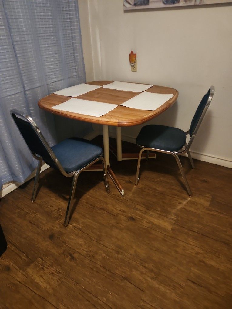 Dinning Table And Chairs (2)