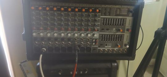 YAMAHA speakers and powered mixer