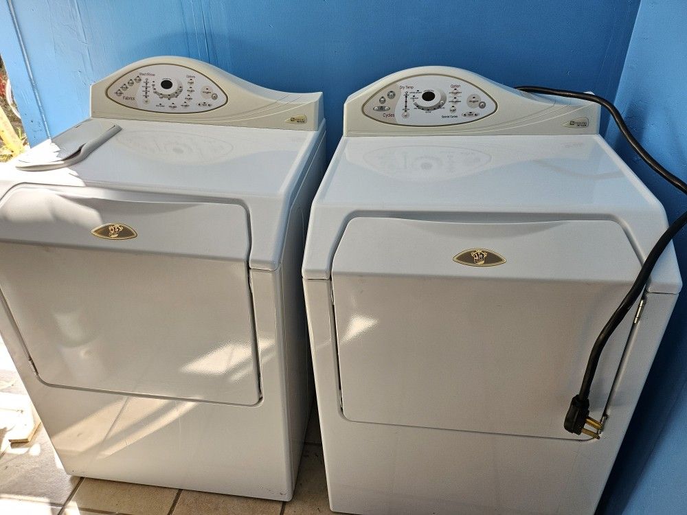 Set Maytag Neptune Washer Machine And Electric Dryer 