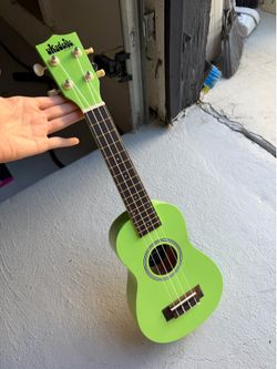 Glow Games LED Bowling Set/Kala Soprano Ukulele – Green