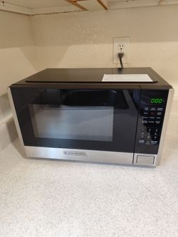 Black + Decker 900 watts Microwave EM925AB9