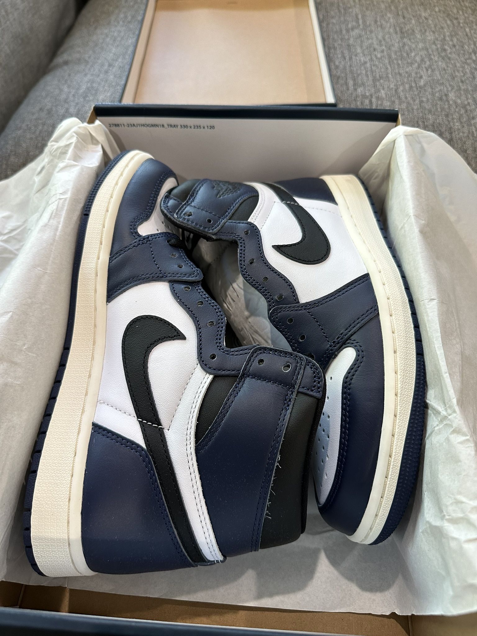 Jordan 1 Retro High OG Midnight Navy Size: US M 6, Brand new with box 