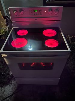 White whirlpool stove