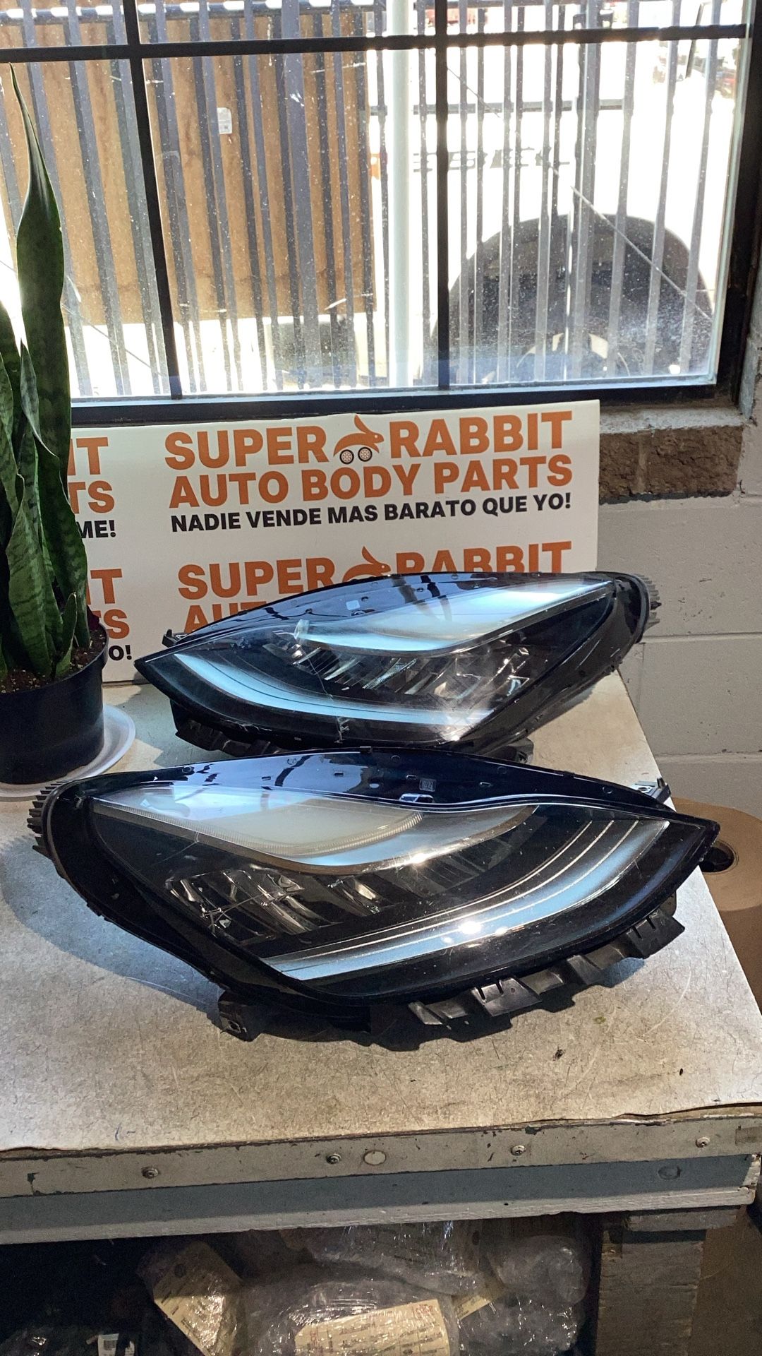 2017 Tesla Model 3 Y Headlight Pair Driver Passenger 2020
