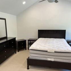 Used Bedroom Set For Sale (Queen)