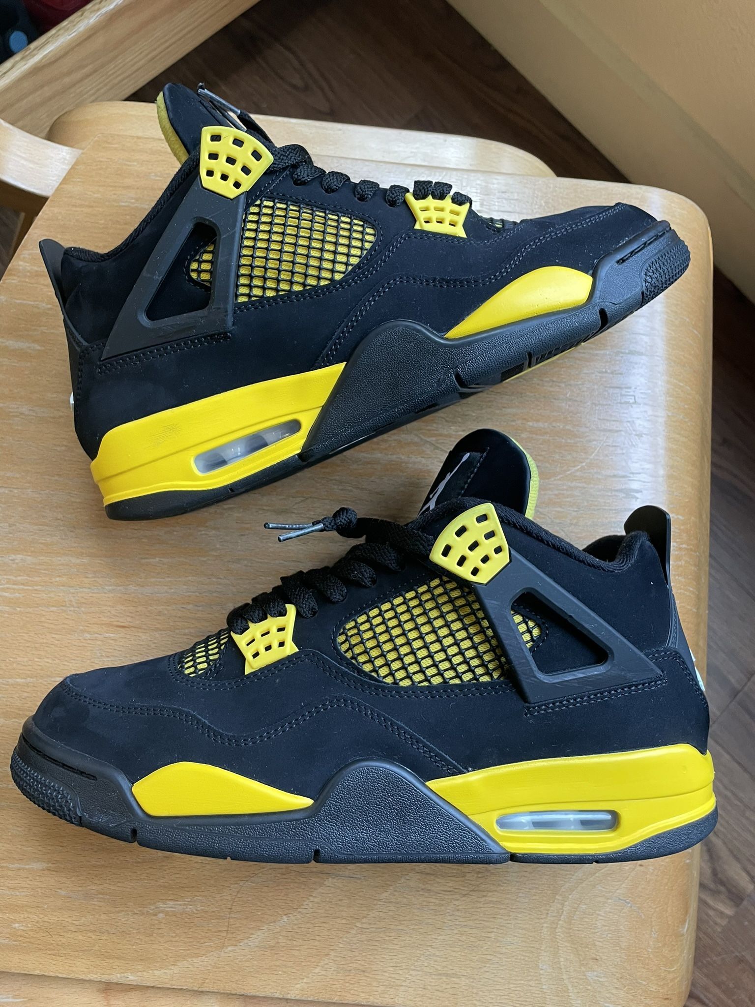 Jordan 4 Retro Thunder