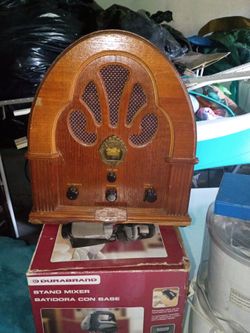 Vintage-Style AM/FM Cathedral Radio