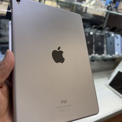 iPad Pro 9.7” 256GB For Vidoes, Games, School, Work 