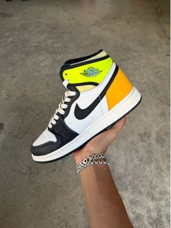 Jordan 1 High GS “Volt” Size 6.5Y/8W