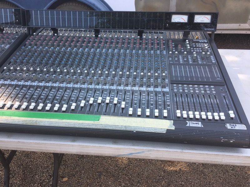 Mackie 24 channel 8 bus channel mixer with 24 channel expansion board