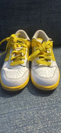 Woman’s Nike Dunks 6.5