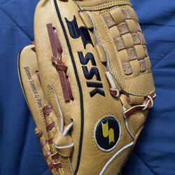 Left-Handed Throw SSK Challenger Baseball Glove 