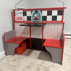Melissa & Doug Double-Sided Wooden Star Diner Restaurant Play Space + Tent