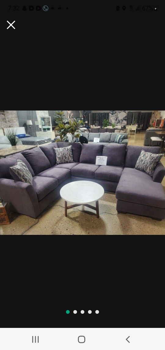 Gray Beautiful Fafric Sectional With Throw Pillows(New)