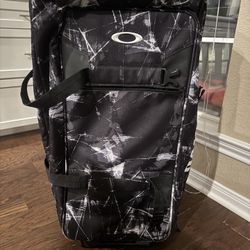 Oakley Vacation Rolling Luggage Bag 
