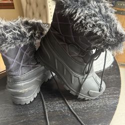 Snow boots