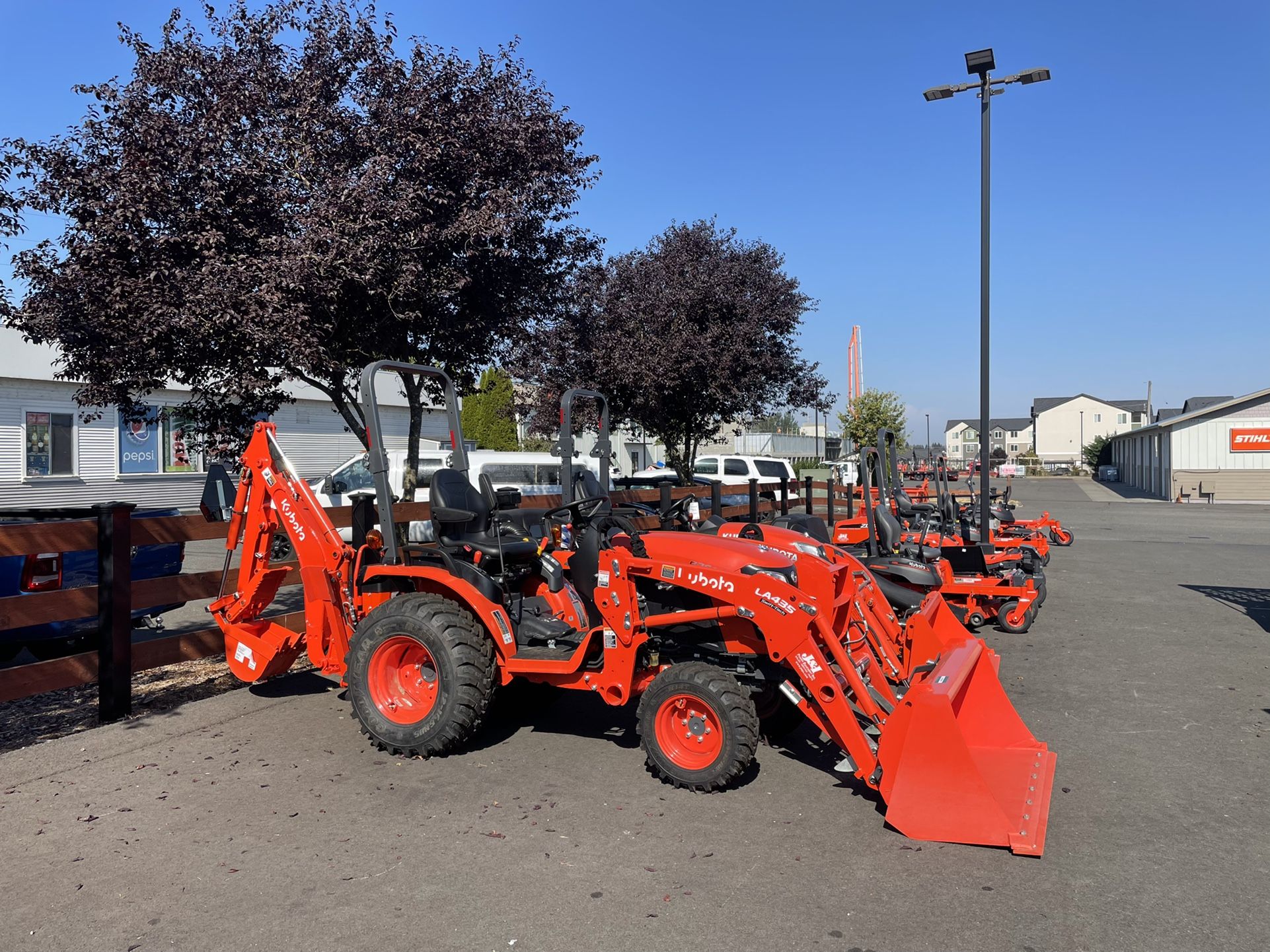 Kubota B2601 Tractor Loader Backhoe for Sale in Yelm, WA OfferUp