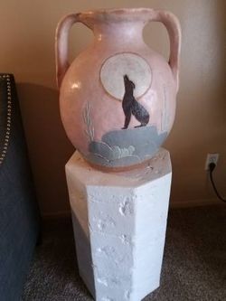 Vintage 24 inch tall plaster of paris floor pedestal with desert scene vase both like new perfect located in palm springs ca