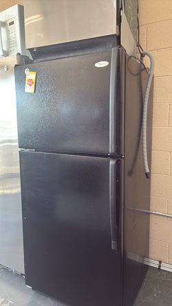 Like new Whirlpool refrigerator