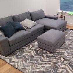 Sofa Sectional + Ottoman + 4 Pillows.