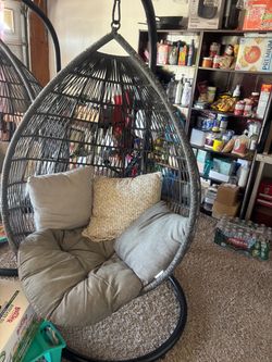 Patio swinging chairs