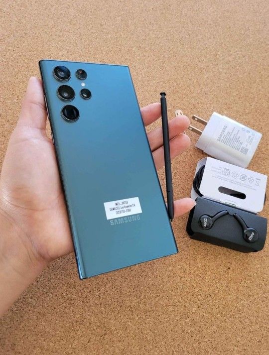 Samsung Galaxy S22 Ultra,  Factory Unlocked,  Excellent Condition.  Like New 