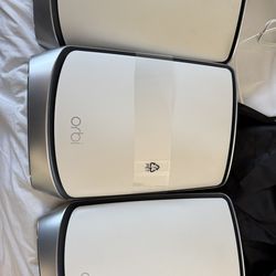 Orbi 850 Series: Router and 2 Satellites