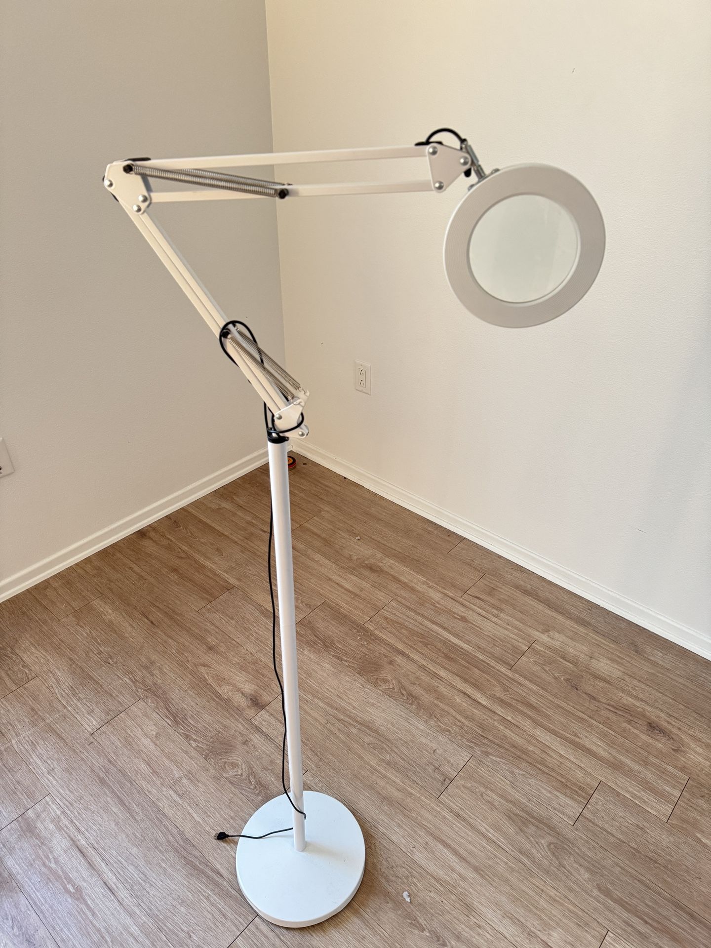Dimmable LED Magnifying Lamp with Clamp