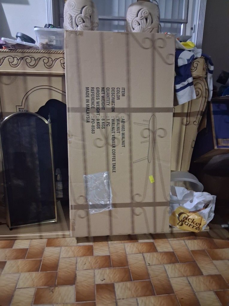 COFFEE  TABLE  Brand New 